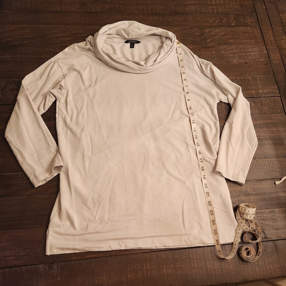 Banana Republic Women's RolledNeck Pullover Quarter Sleeve Top Size M - Picture 3 of 5